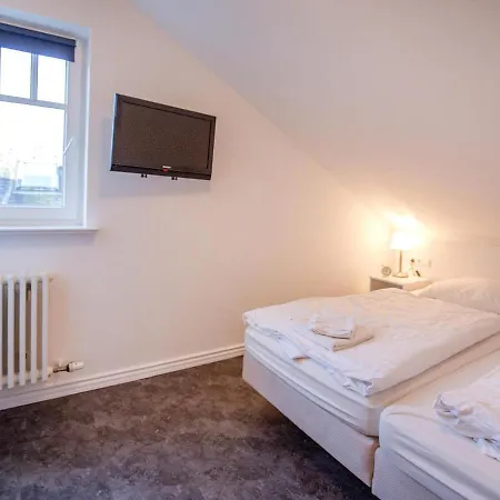 Komfortplus Mit 1 Schlafzimmer Und Balkon Im Dachgeschoss 021 Apartment