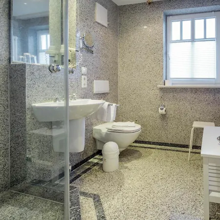 Komfortplus Mit 1 Schlafzimmer Und Balkon Im Dachgeschoss 021 * Binz